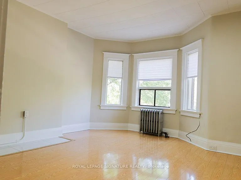 111 Northcliffe Blvd #ALL INCLUSIVE UPPER — Photo 11