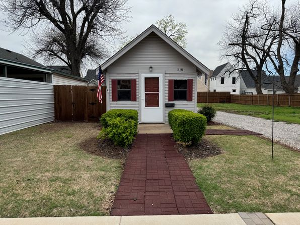 218 W Main St