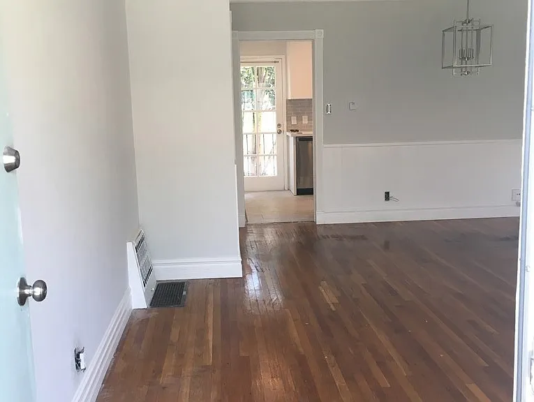 5711 Woodman Ave — Photo 7