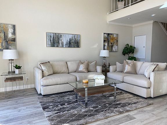 Large Living Rm High Ceiling