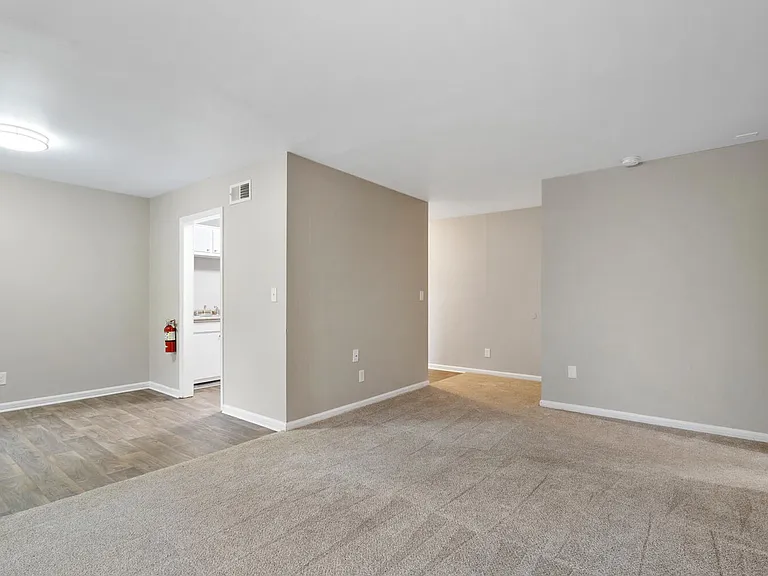 Winthrop Apartments — Photo 7