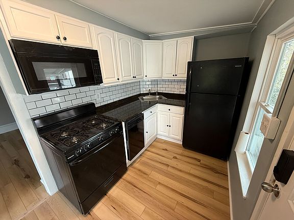 2nd image of 198 Franklin Ave APT 4