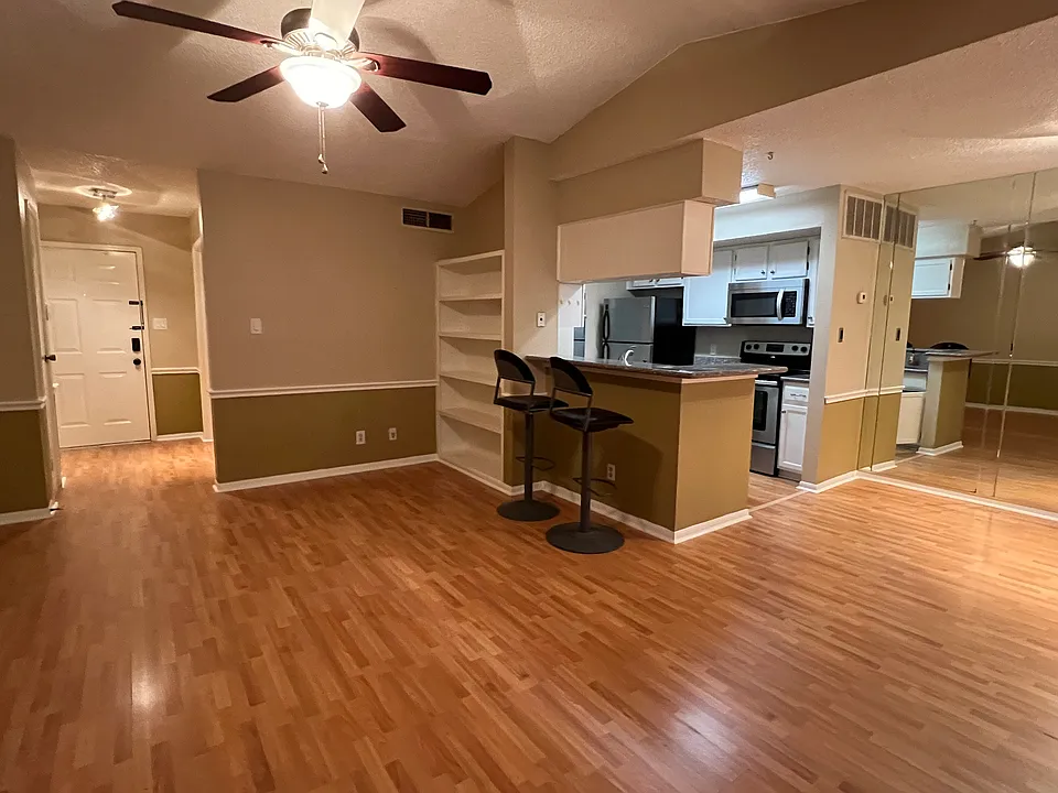 2120 El Paseo St #804