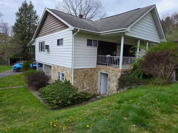 67 Grand Ave, Cowen, WV 26206