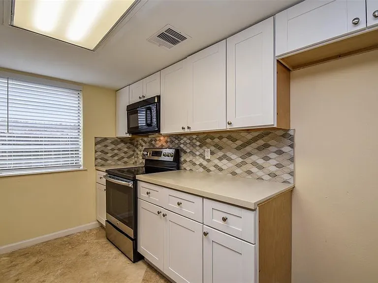 2110 Whiteback Dr — Photo 17