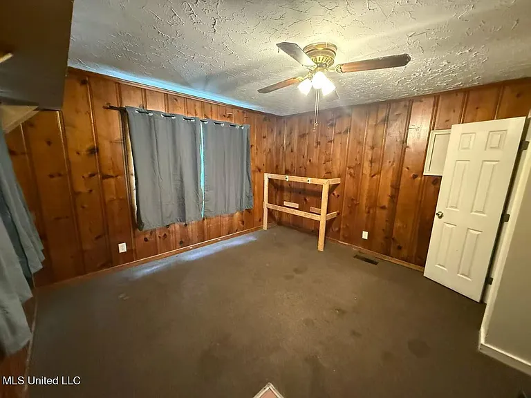 4420 Woodland Ave — Photo 10