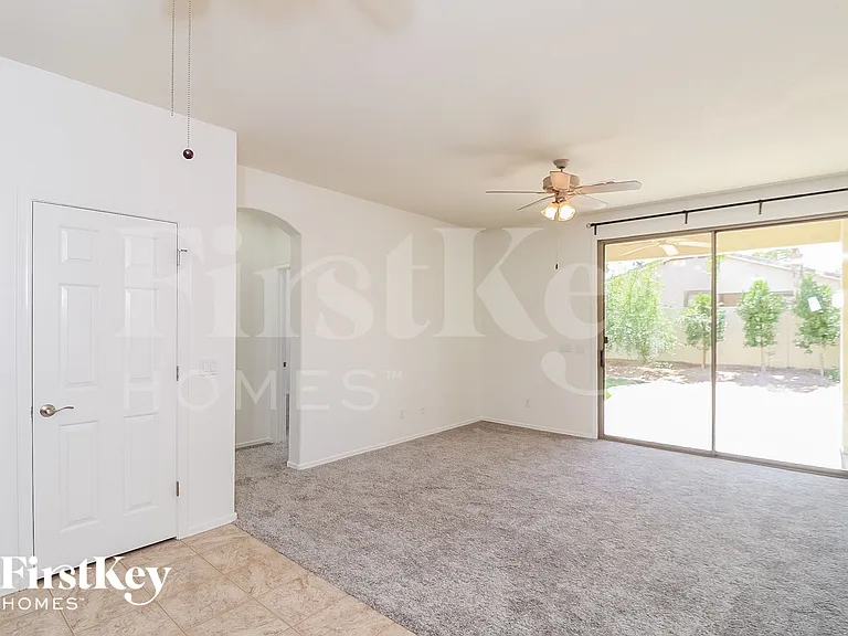 2715 E Carson Rd — Photo 5