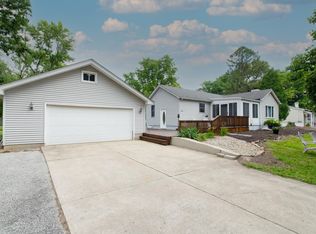 718 E 62nd Ave, Merrillville, IN 46410