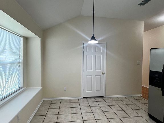 3rd image of 2807 Bluefield Ln