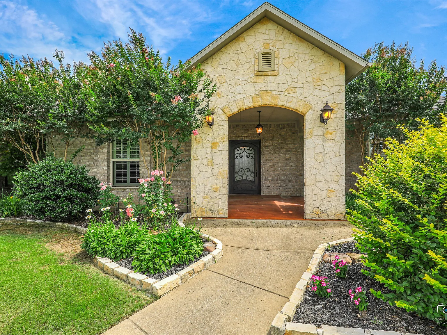 4 bed, 5553 sqft, $7,000 — Photo 2