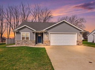 1146 Lori Dr, Neenah, WI 54956