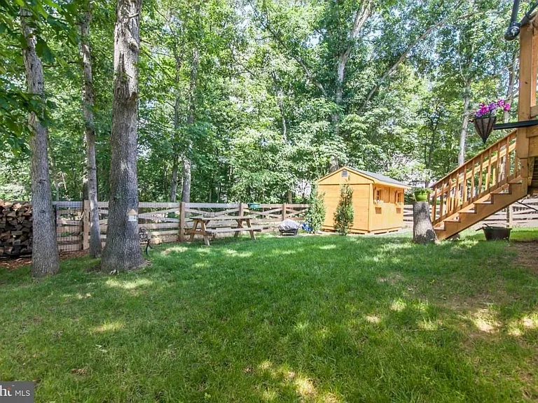 Fully fenced back yard with 2 gates and large shed