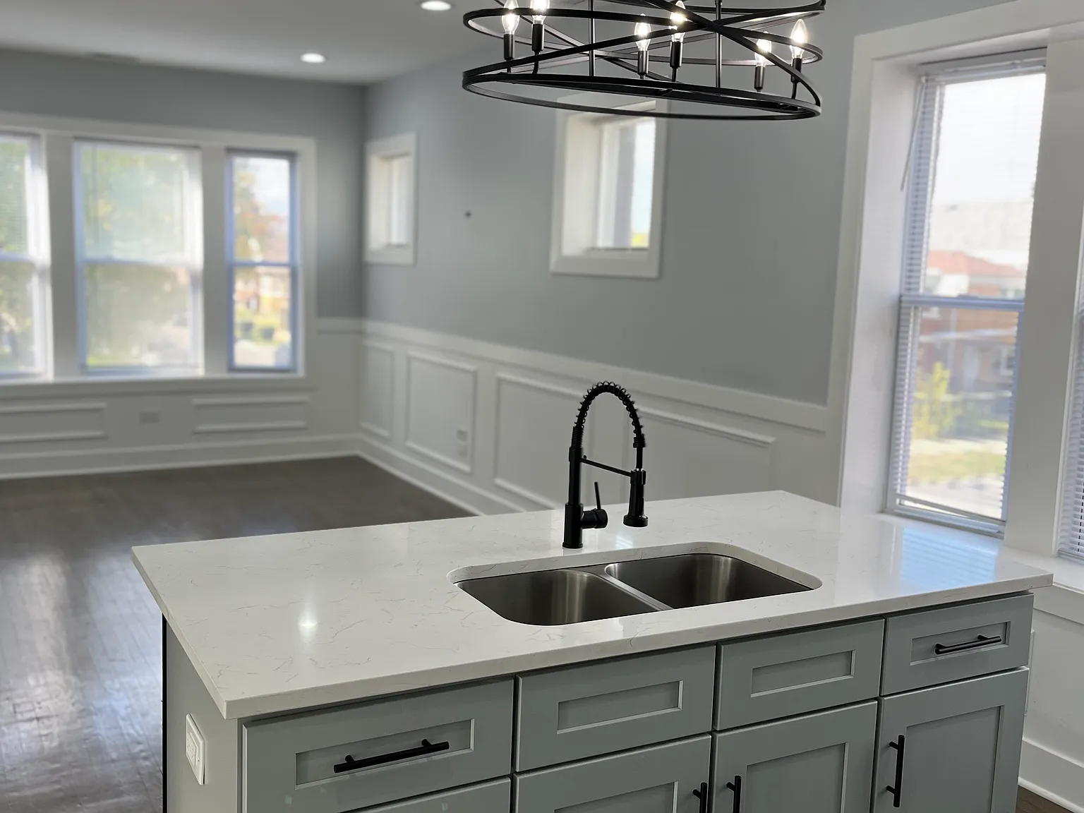 2 bed, 1000 sqft, $1,700 — Photo 1