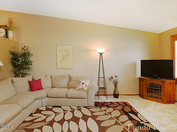 4th image of 665 Amberwood Dr SW