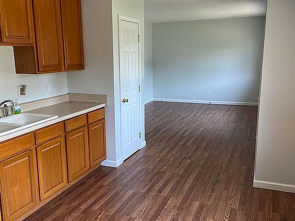 5th image of 115 Rosewood Dr