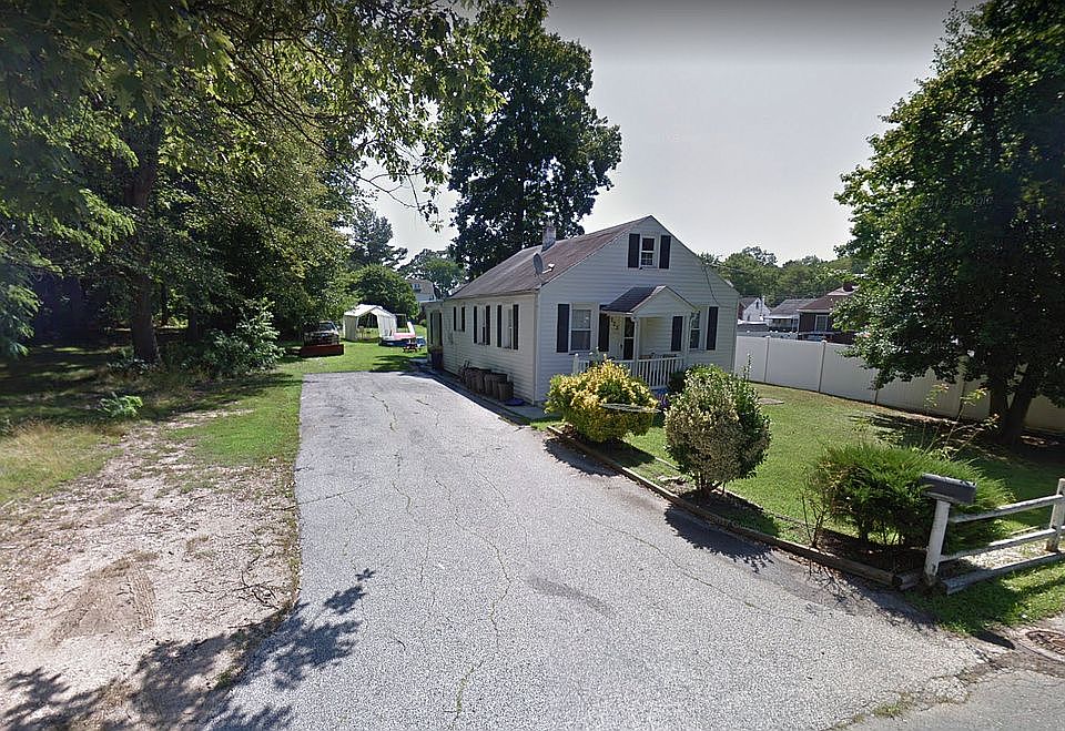 2nd image of 223 West Rd