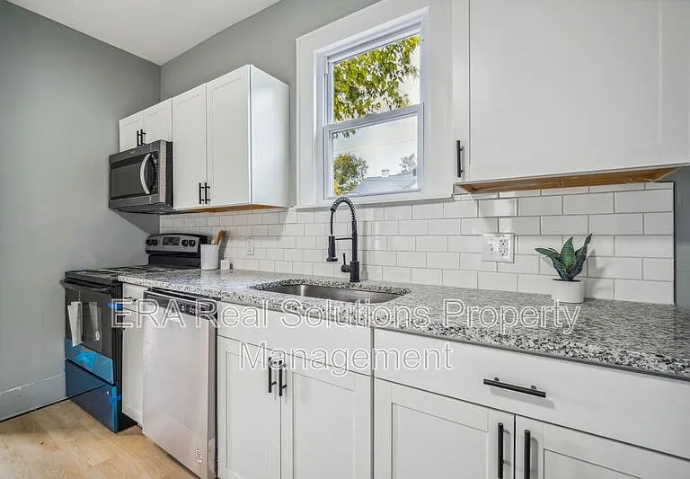 105 Rodgers Ave — Photo 17