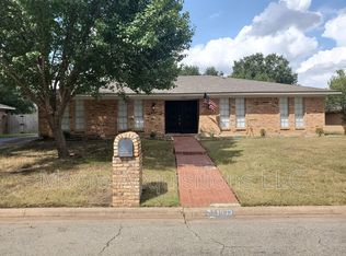 1833 Skyline Dr, Sherman, TX 75092