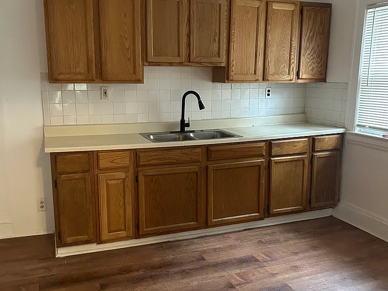 3443 E 149th St #1 — Photo 9