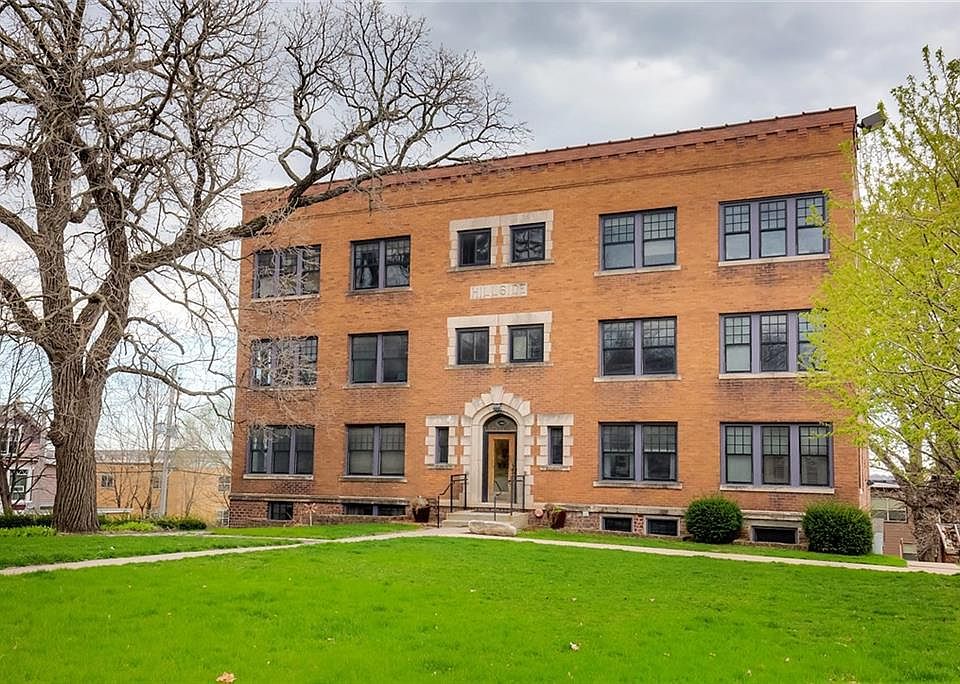 1st image of 1902 Woodland Ave APT 001