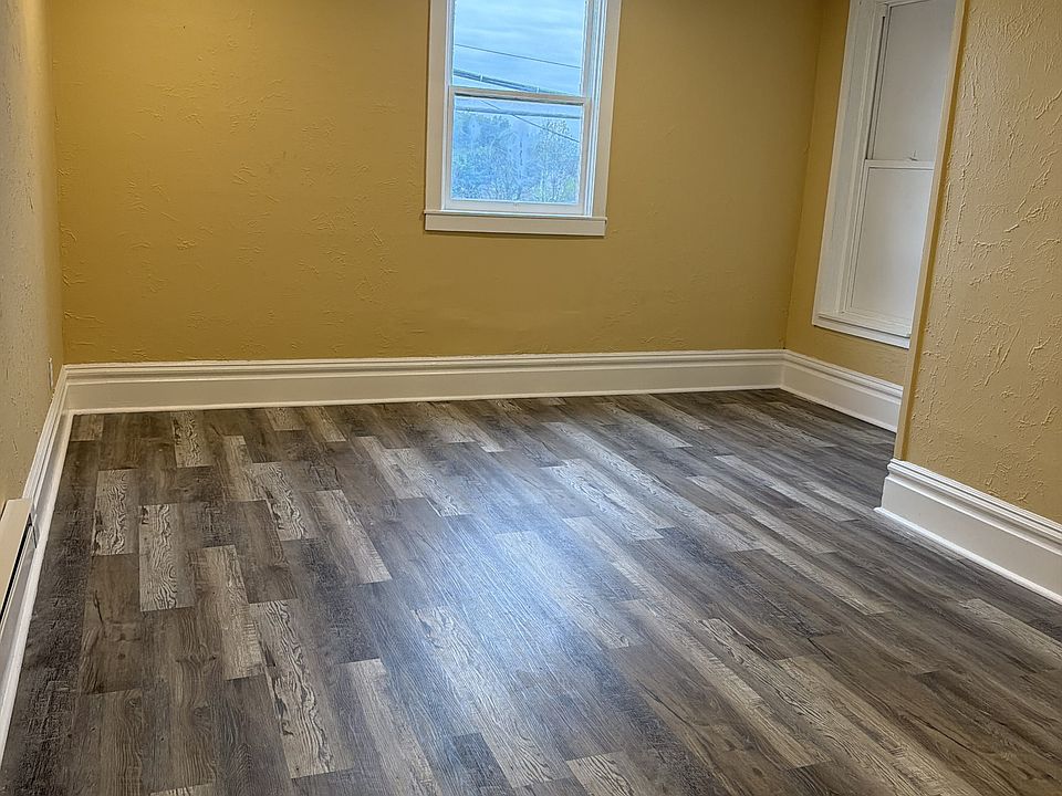 1st image of 120 E 1st Ave #202