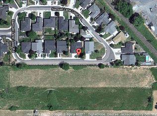 217 Samuel Lane Loop Rd, Phoenix, OR 97535