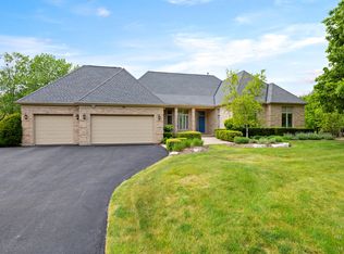 32 Rosewood Dr, Hawthorn Woods, IL 60047