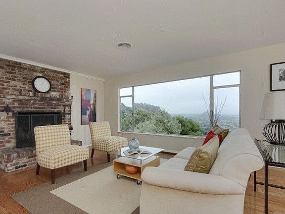 Living room with Fireplace