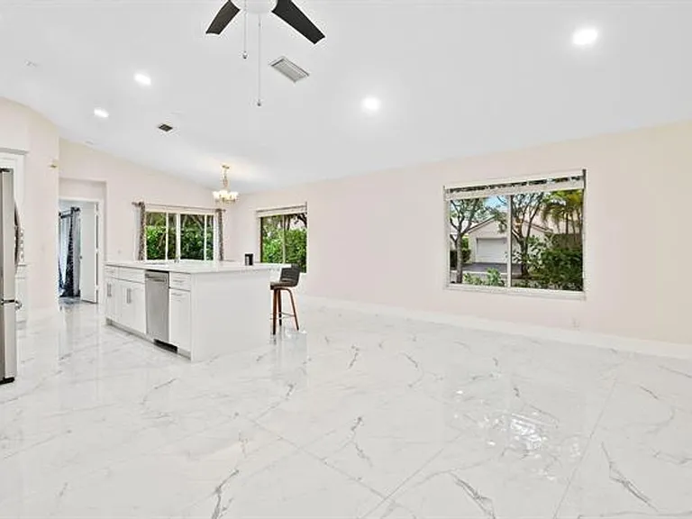 4498 Dogwood Cir #4498 — Photo 8