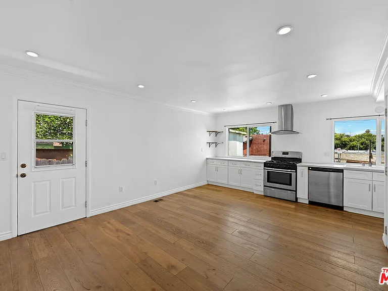 406 N Benton Way — Photo 10