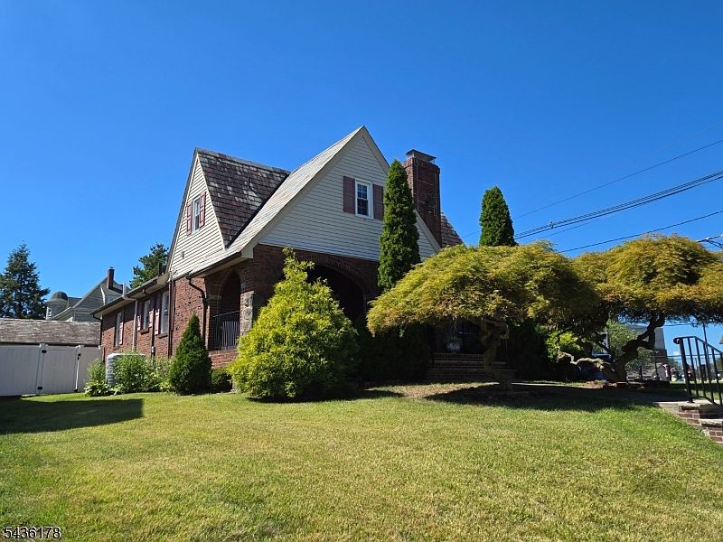 1st image of 304 Henry St
