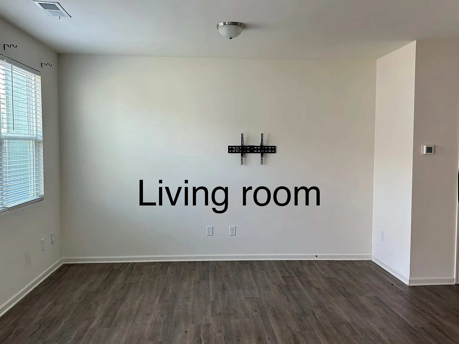 3 bed, 2.5 bath, 2000 sqft, $2,000 — Photo 3