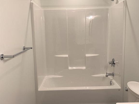 4th image of 3924 Trinity Rd