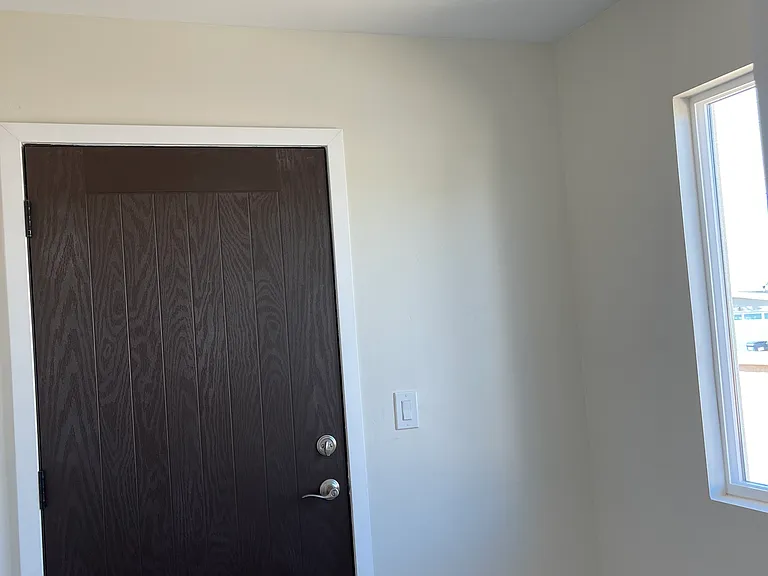 1005 Neptune Dr — Photo 4