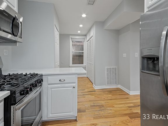 3rd image of 1806 N Paulina St #3F