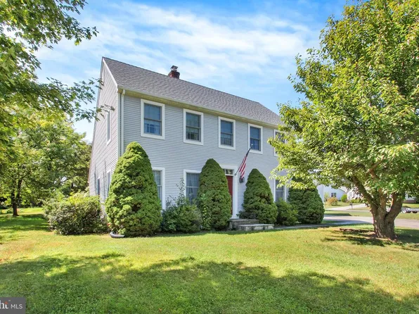 11 Glenwood Dr, Biglerville, PA 17307