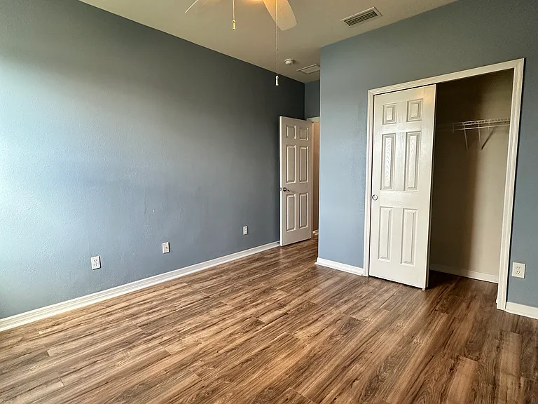 Bedroom 4 Closet