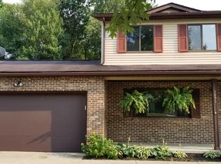 1090 Big Valley Dr, Akron, OH 44319