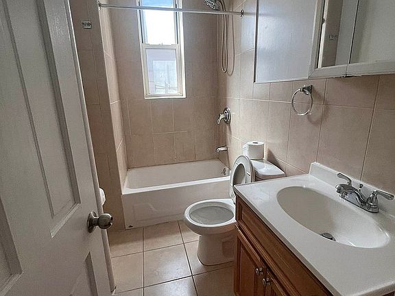 4th image of 25-12 41st St #3A