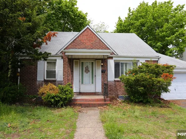 69 Taggart Way, Saddle Brook, NJ 07663