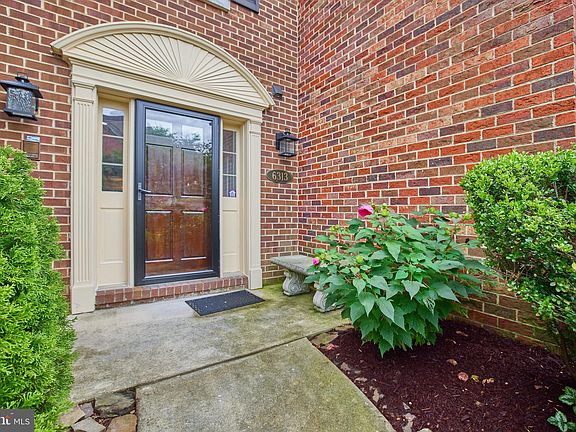 3rd image of 6313 Chaucer View Cir