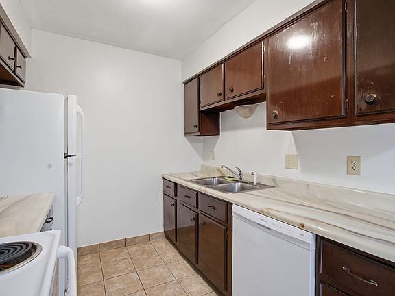 3rd image of 825 S Grand Ave APT 1