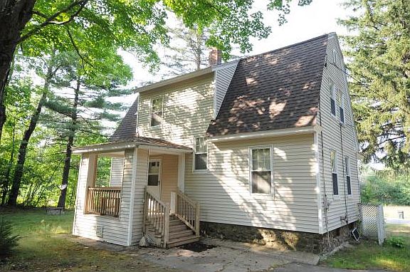 4th image of 194 N Mast St