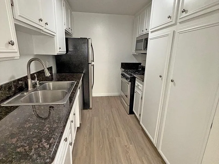 1940 Malcolm Ave #103 — Photo 6