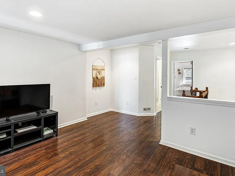 208 W Wildey St — Photo 27