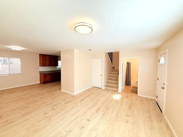762 W. 21st St. — Photo 2