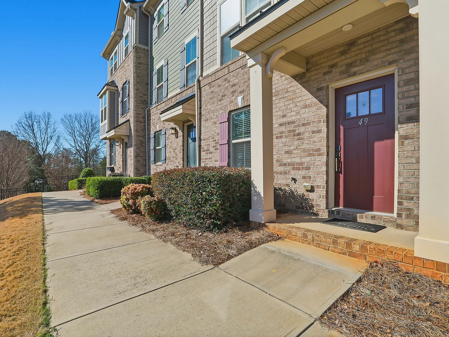 3 bed, 1800 sqft, $2,200 — Photo 3