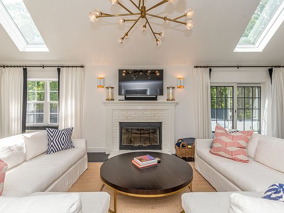 5th image of 12 Island View Dr W