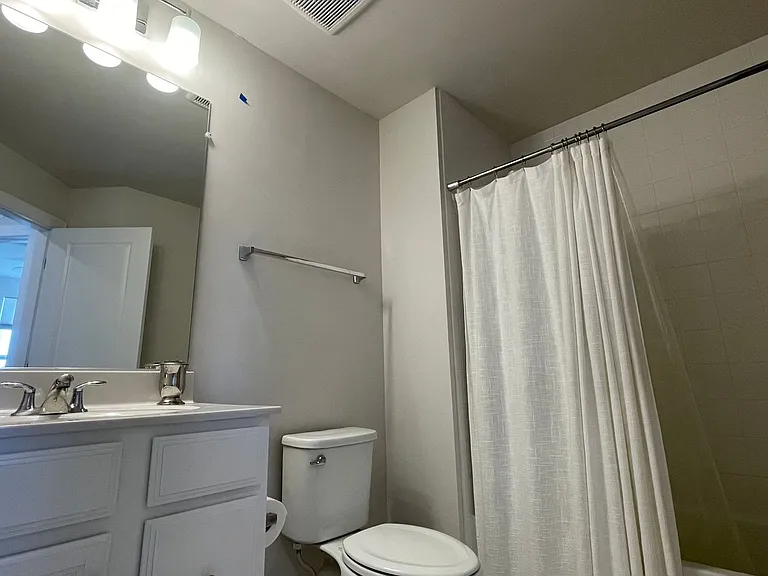 1812 Briscoe Ln — Photo 17