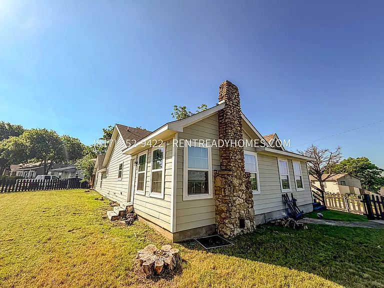 2117 Christine Ave — Photo 2